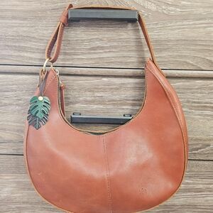 Portland Leather Company Nora Sholder Bag Size Large with Leaf Charm